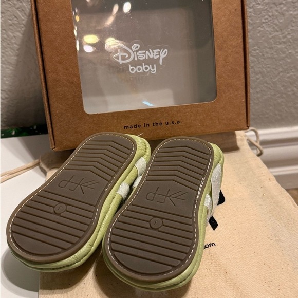 Freshly Picked Disney Baby Tinkerbell Leather Moccasins SIZE 3 look brand new! - Picture 2 of 4